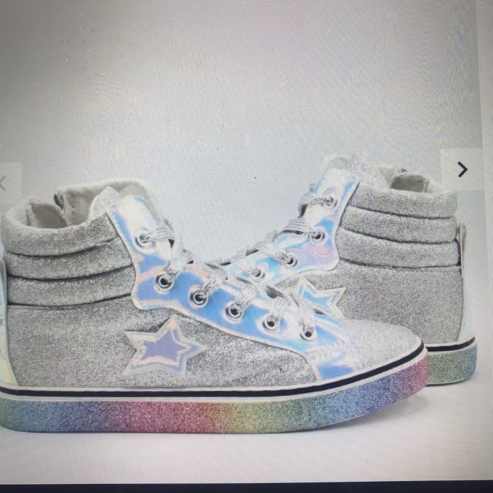 Sneakers - Picture 2 of 7